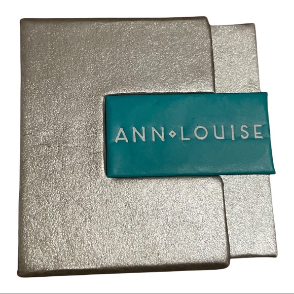 Silver Anne-Louise Earrings and Necklace - Picture 2 of 3